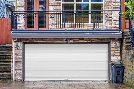 Секционные гаражные ворота Doorhan RSD01 BIW (2400х2400)